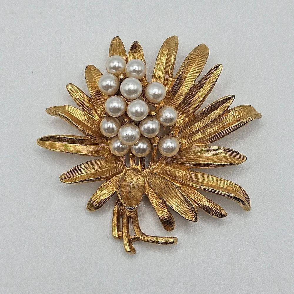 VINTAGE Matte Gold Tone Faux Pearl Sunburst Flower Brooch Pin MCM